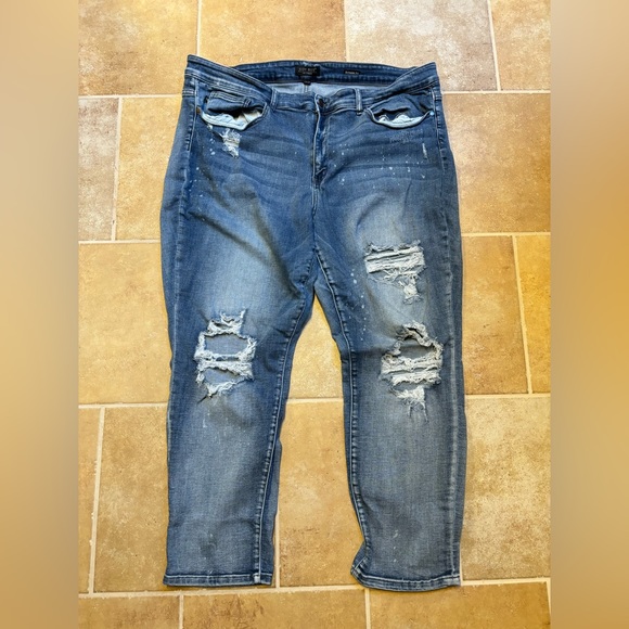 Judy Blue Denim - 24W Judy Blue Boyfriend fit distressed medium wash jeans